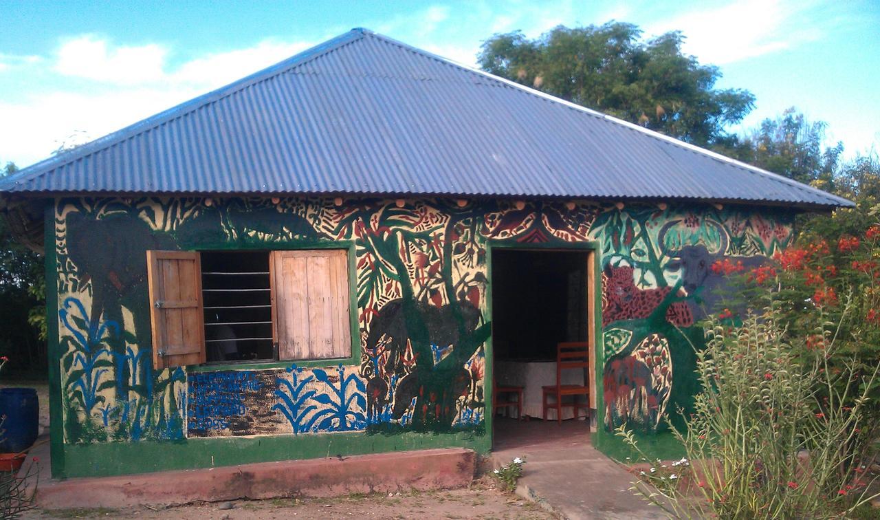 The Elephant Home Katunguru 外观 照片