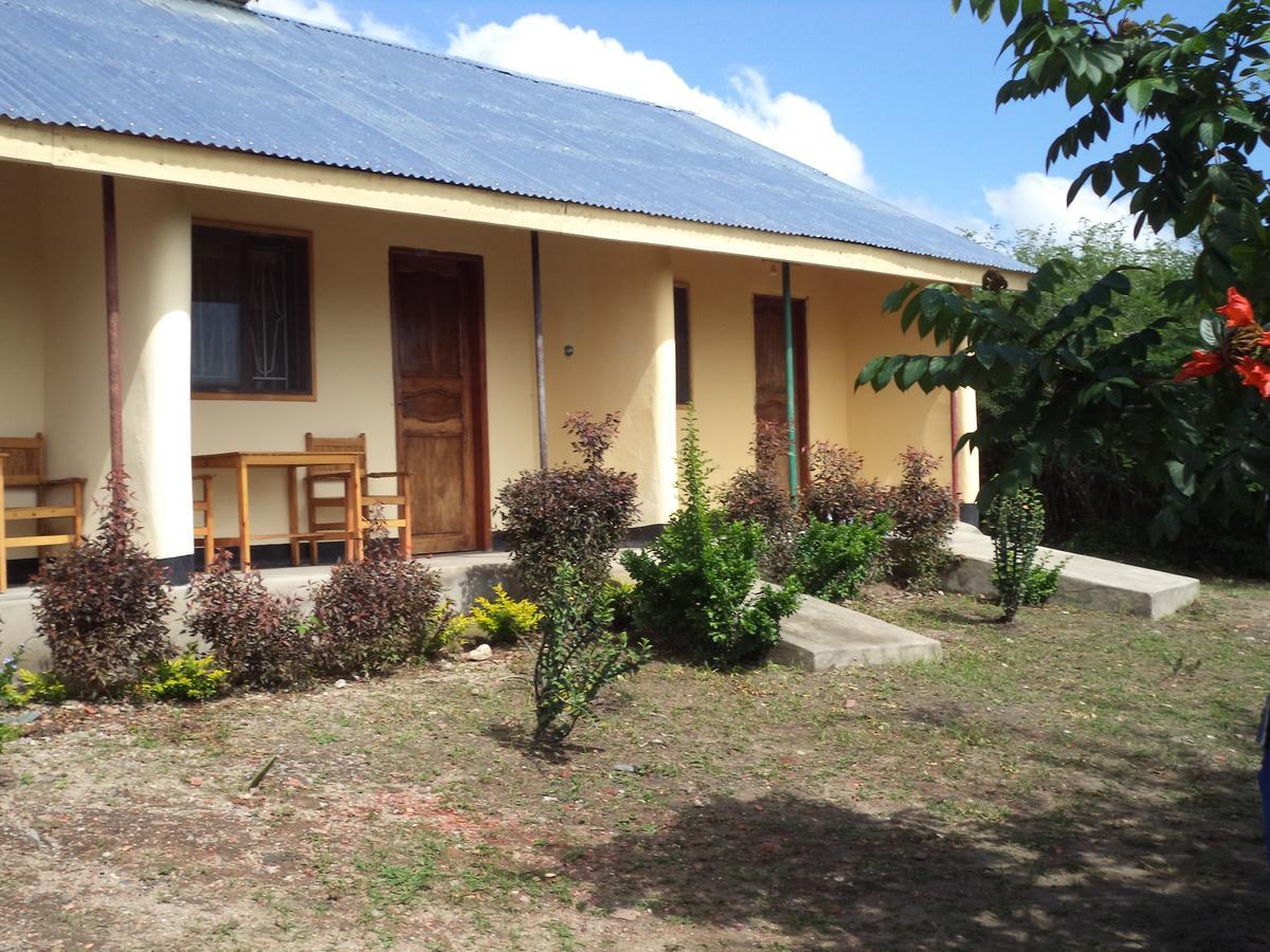 The Elephant Home Katunguru 外观 照片