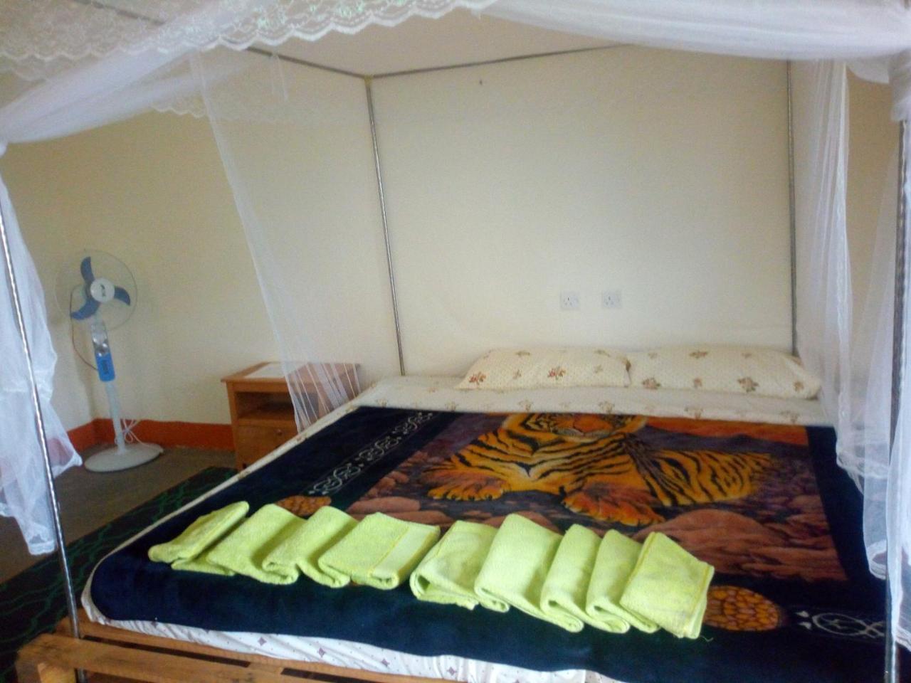 The Elephant Home Katunguru 外观 照片