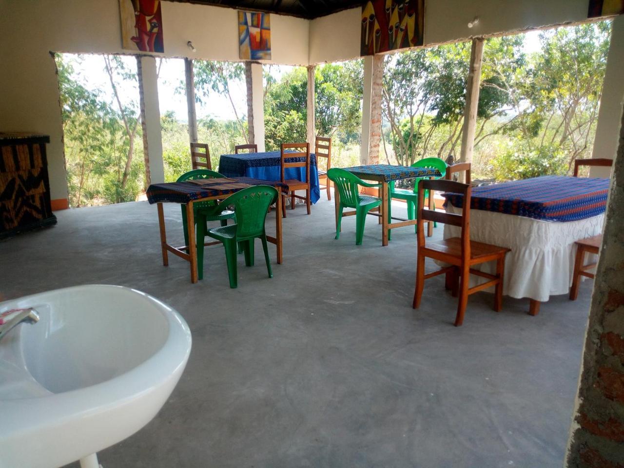 The Elephant Home Katunguru 外观 照片